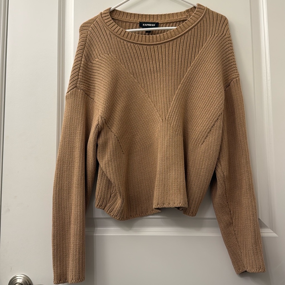 Tan Ribbed Knit Sweater with Textured Chevron Design – Size Small